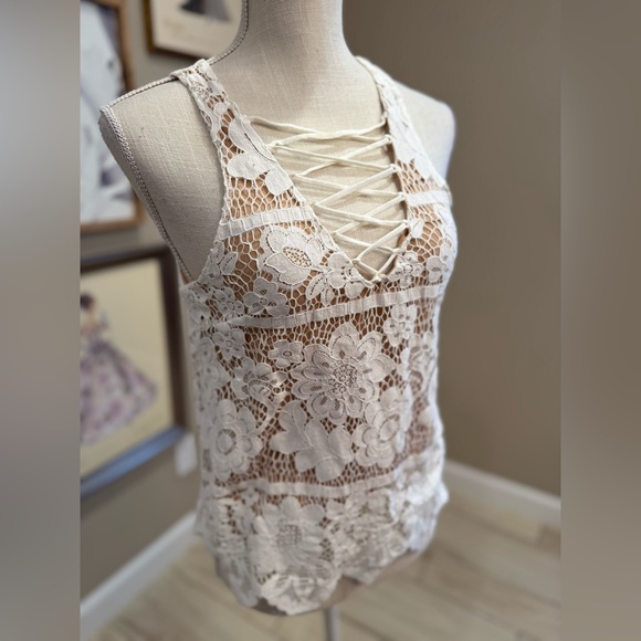 5 for $30 EXPRESS Elegant Floral Lace Sleeveless Top - Picture 3 of 7